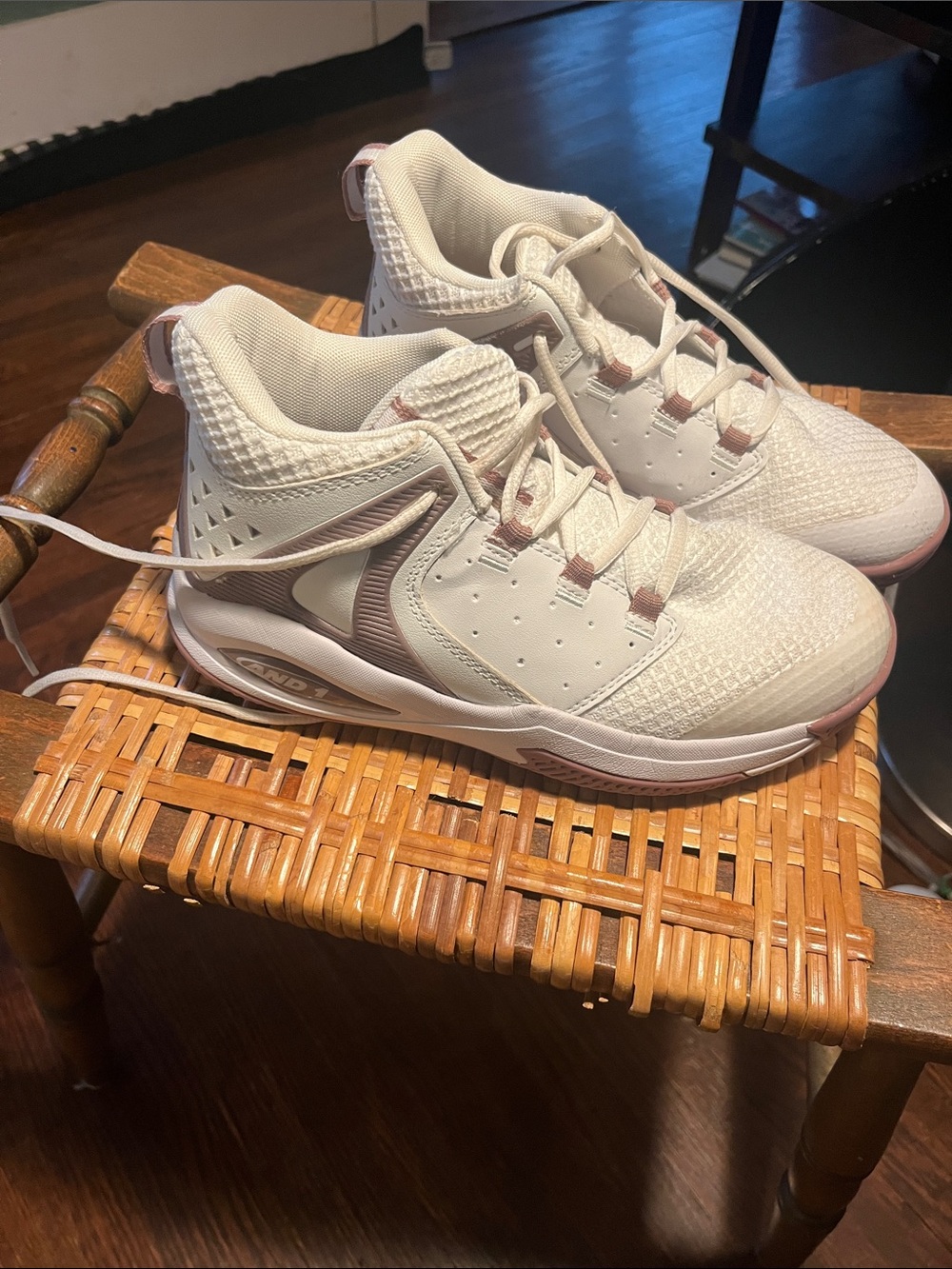 And1 Kids Sneakers in White and Light Pink